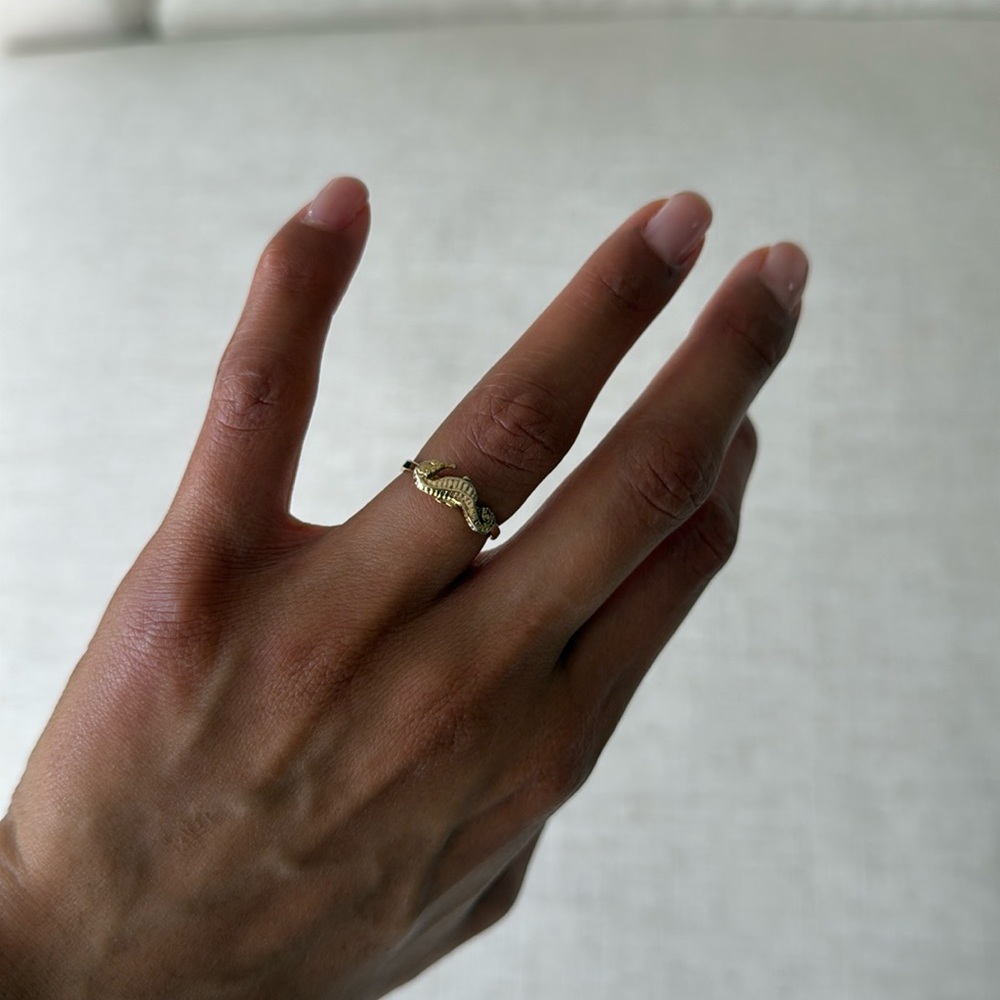 Seahorse Ring - Picture 2 of 7